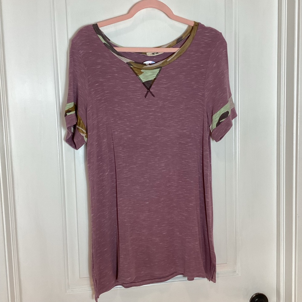 Boutique: First love contrast top with short sleeves camo and pink